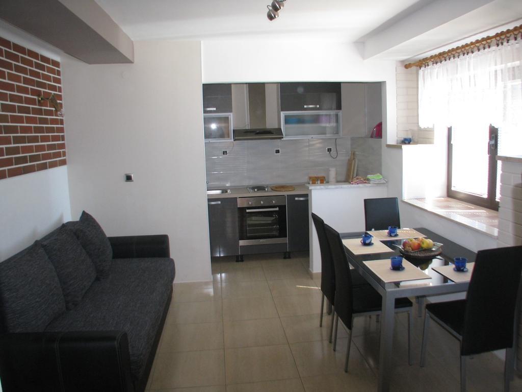 Apartments Miljak Omis Bagian luar foto