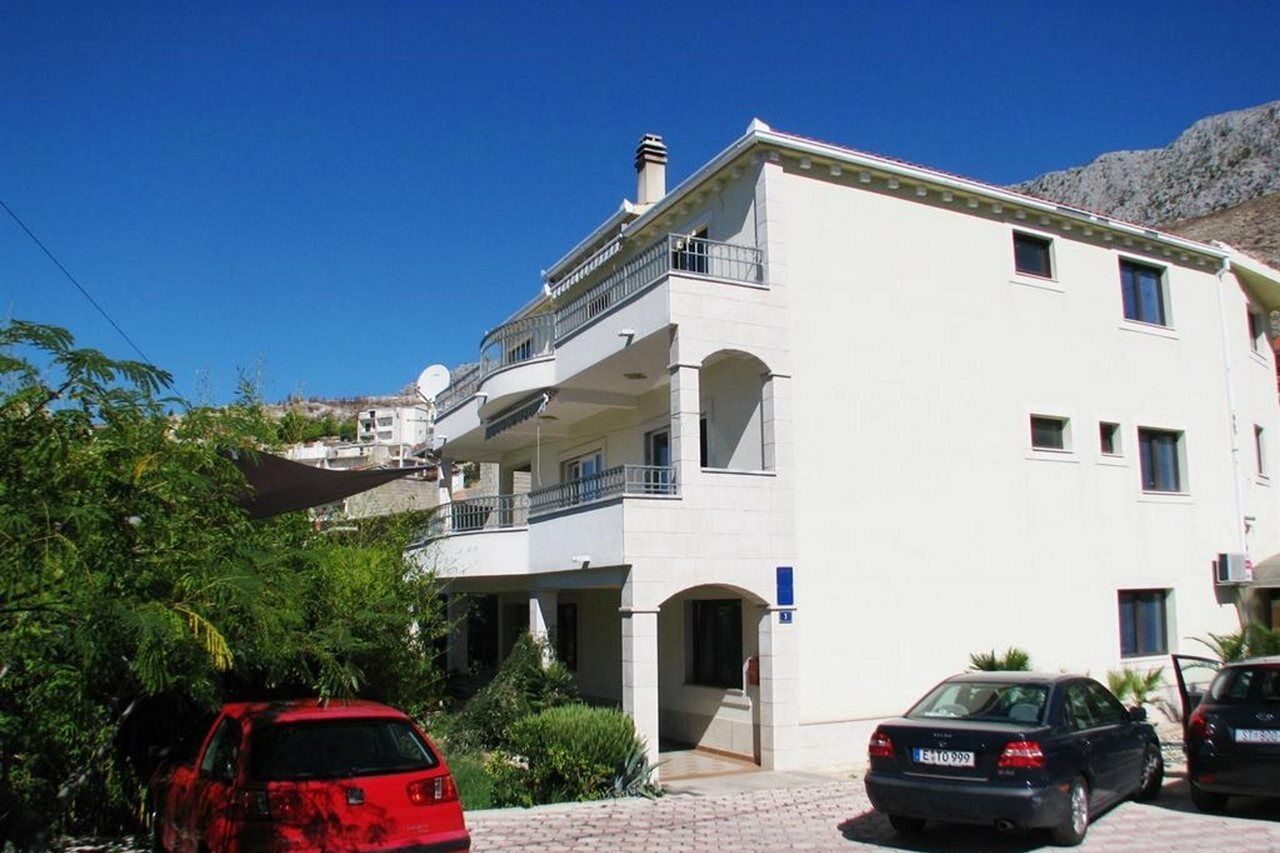 Apartments Miljak Omis Bagian luar foto
