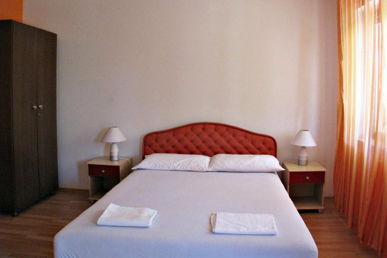 Apartments Miljak Omis Bagian luar foto